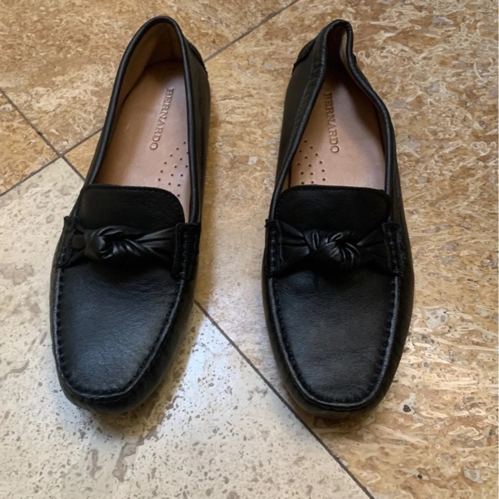 Bernardo Black Leather Flats Size11